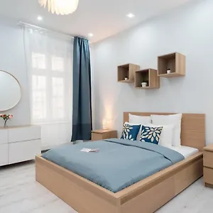 New Spacious At Superb Location Budapest